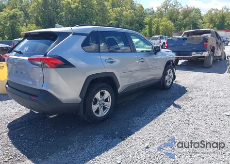 2019 Toyota Rav4 Xle z USA, uszkodzony, nr VIN JTMP1RFV9KD041466